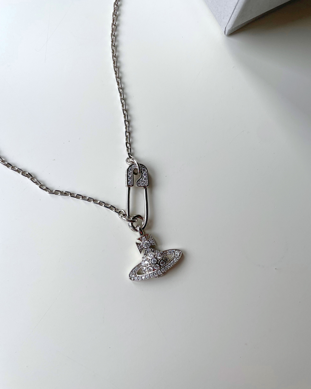 Vivienne Westwood Lucrece pendant 別針項鍊