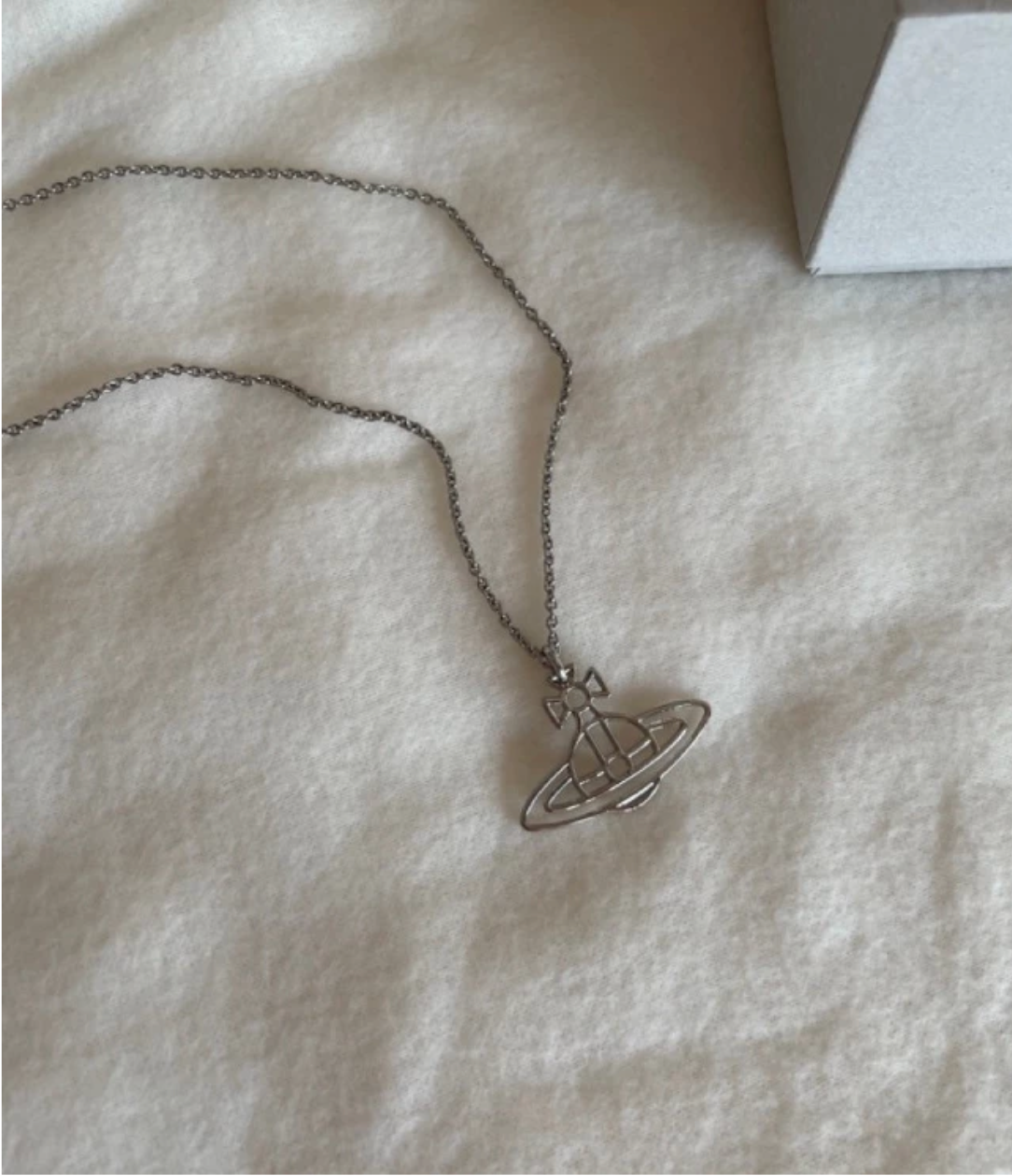 Vivienne Westwood Thin lines short flat orb pendant 平面土星項鏈