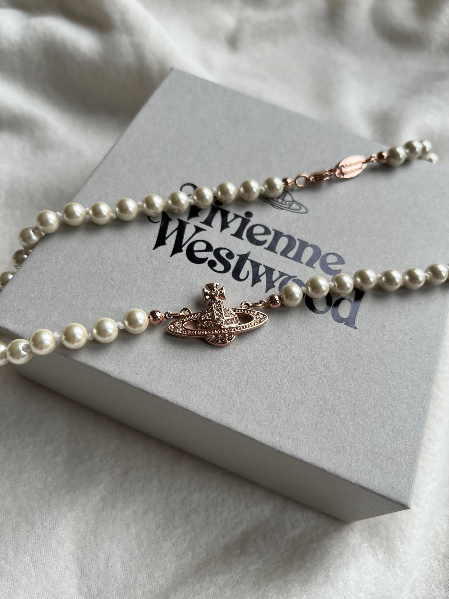 Vivienne Westwood Mini bas relief choker 珍珠項鍊