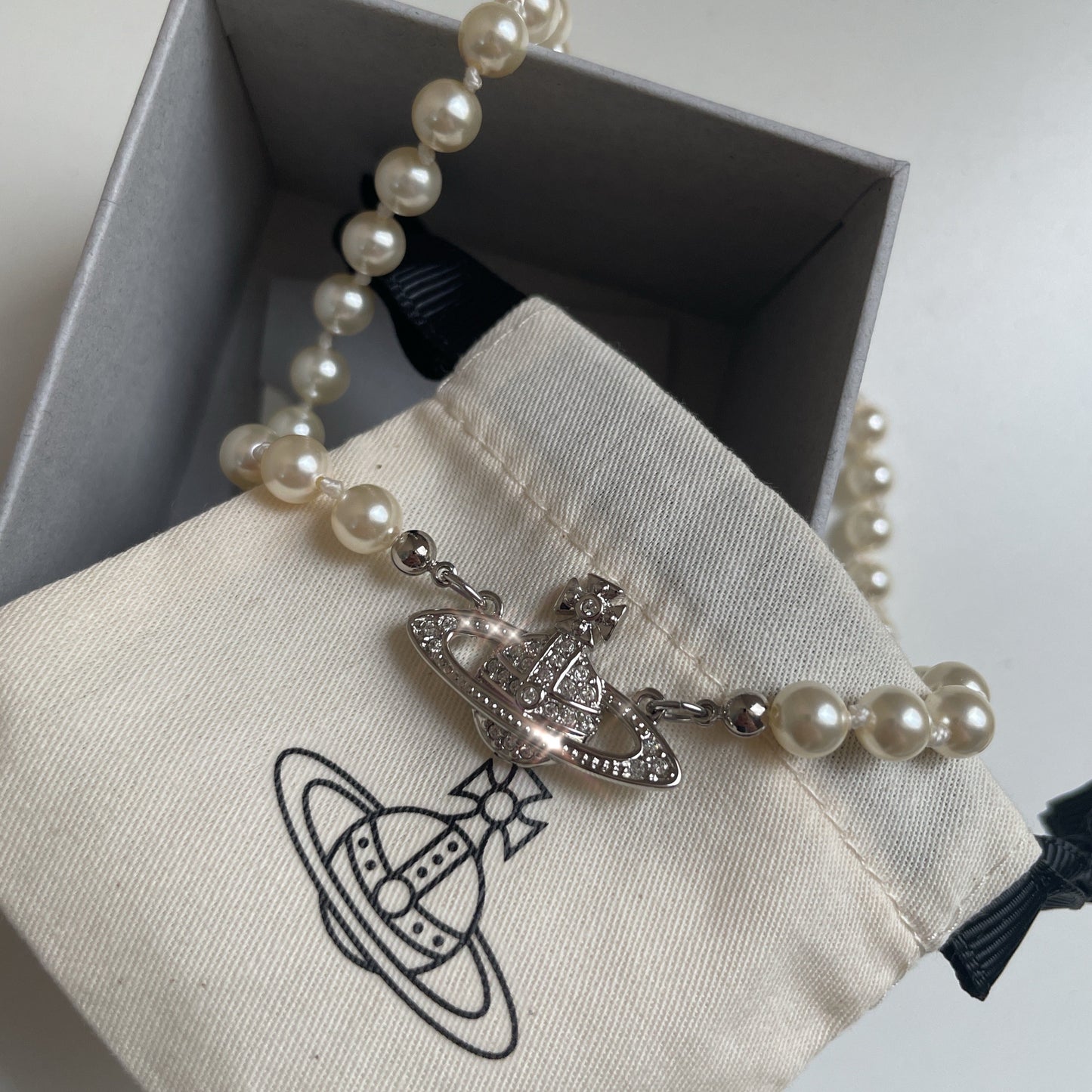 Vivienne Westwood Mini bas relief choker 珍珠項鍊