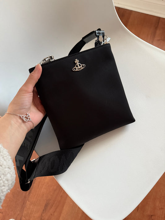 【折扣】Vivienne Westwood 尼龍小方包