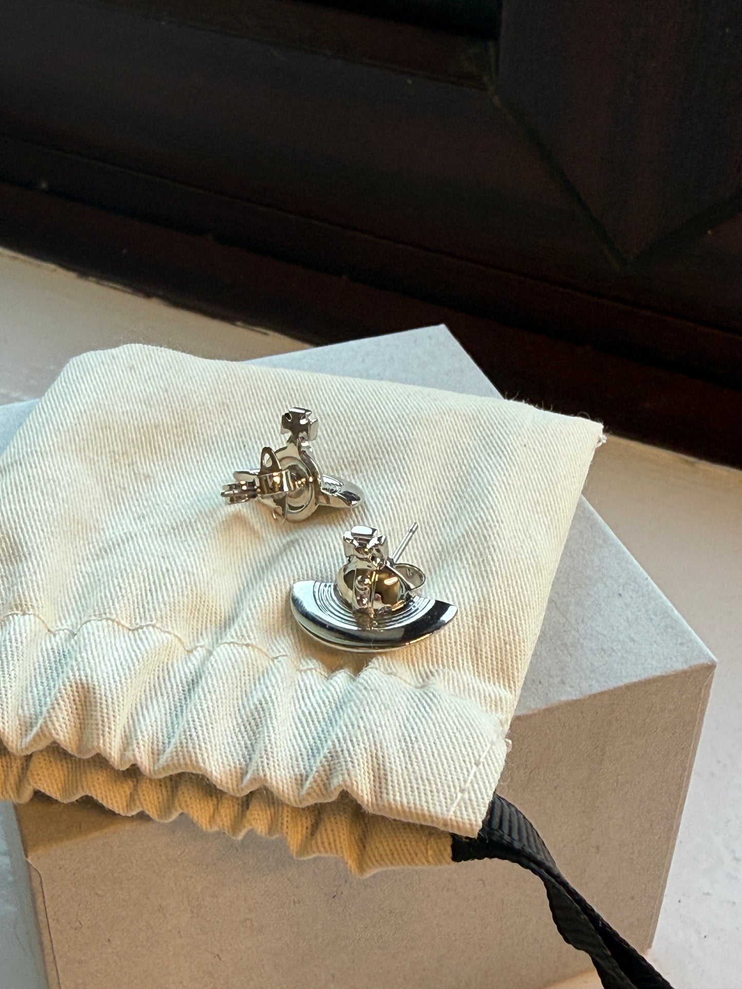Vivienne Westwood 半個星球耳環 Solid orb earrings