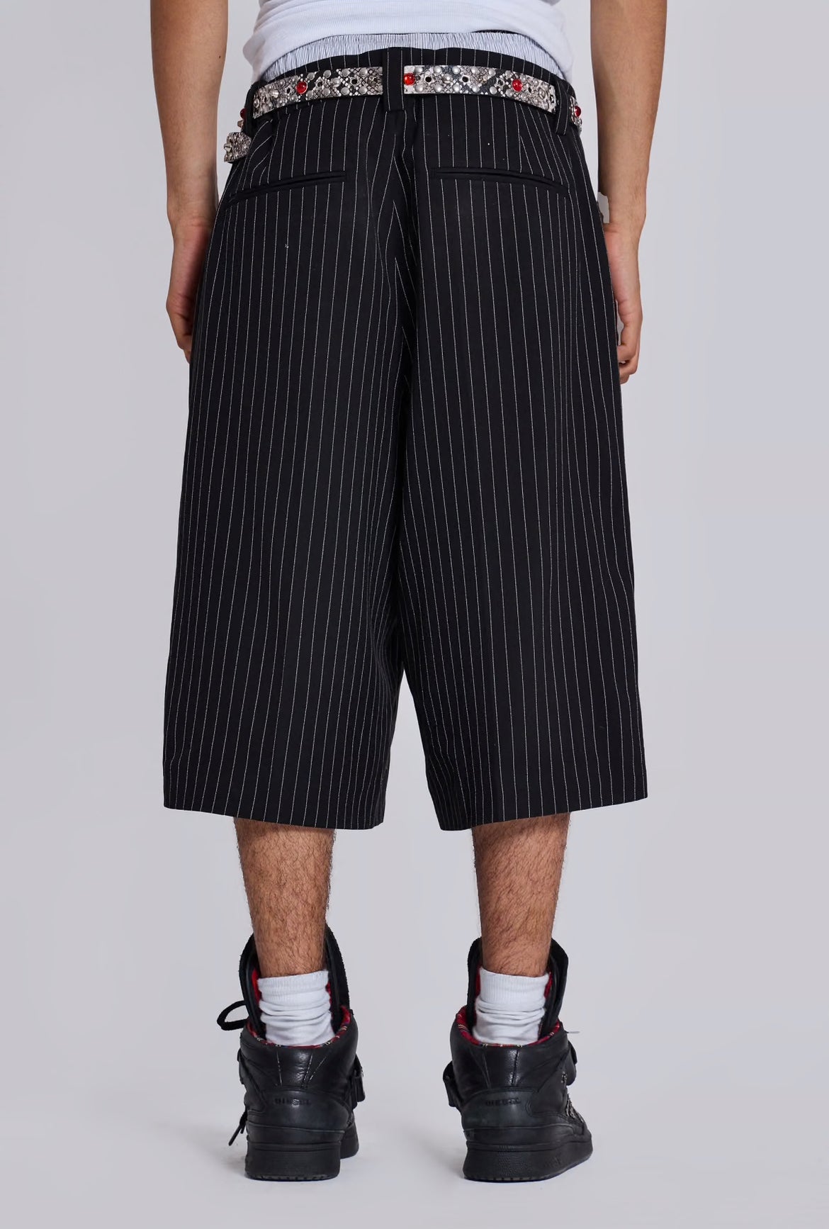 Jaded London Black Pinstripe Goliath Shorts 7分褲